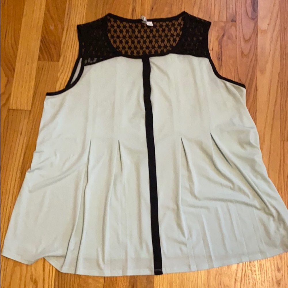 Women’s Elle sleeveless top